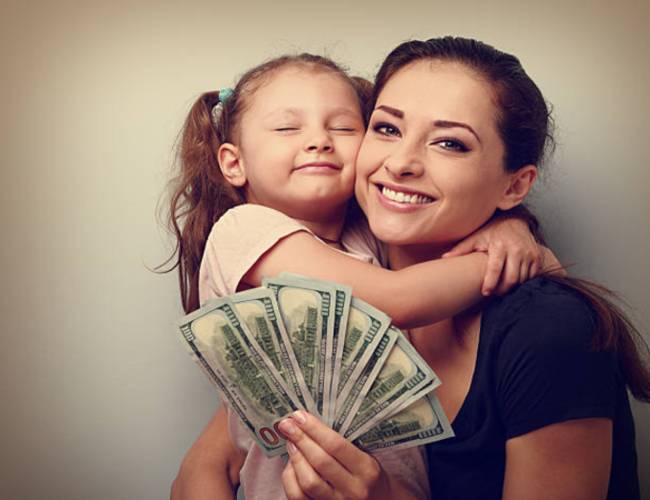 mother-daughter-money